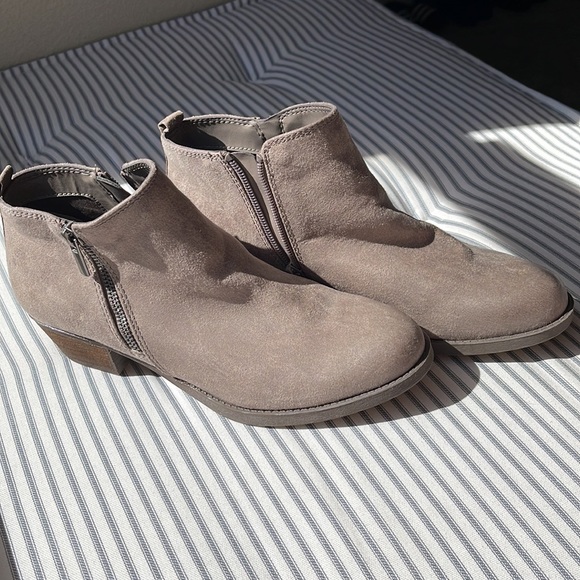 Taupe Ankle Booties size 9 - Picture 2 of 4